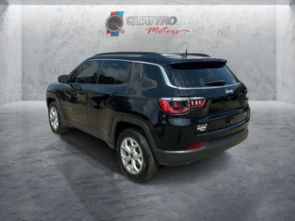 Used 2025 Jeep Compass Latitude AWD/4WD image 3