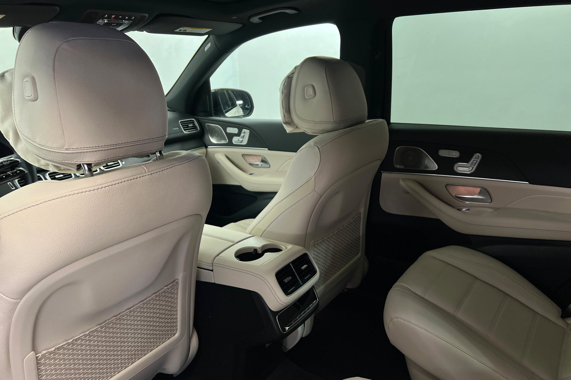 New 2026 Mercedes-Benz GLS 580 4MATIC image 19