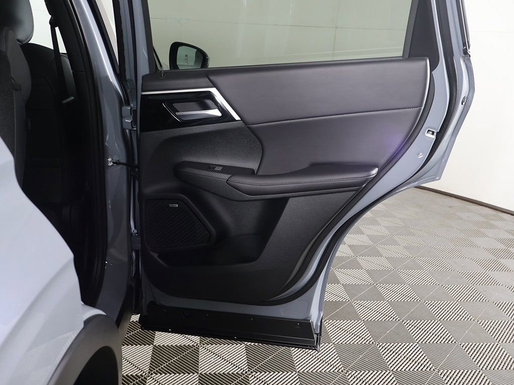 New 2026 Mitsubishi Outlander SE image 28