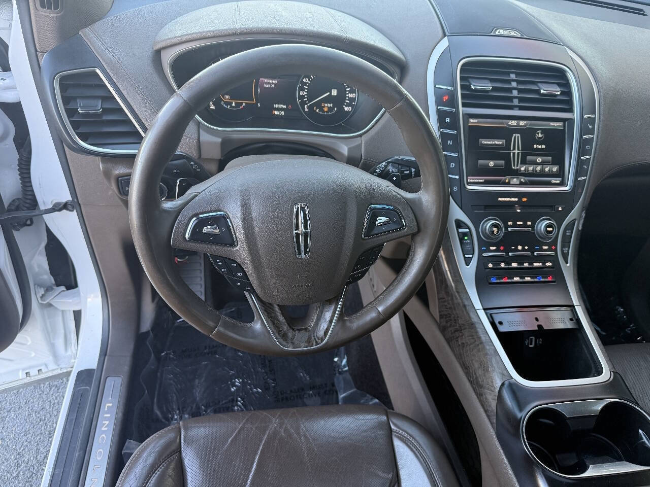 Used 2016 Lincoln MKX Reserve w/ Technology Package FWD image 10