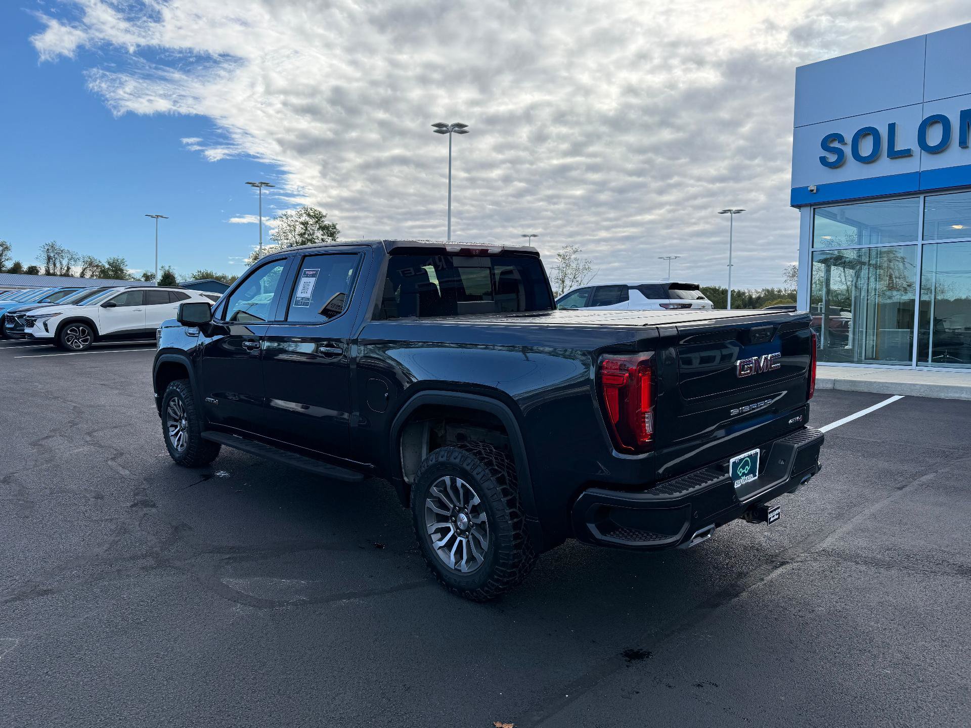 Certified 2022 GMC Sierra 1500 AT4 w/ AT4 Premium Package AWD/4WD image 3
