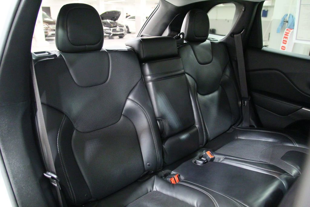 Used 2019 Jeep Cherokee Limited AWD/4WD image 25