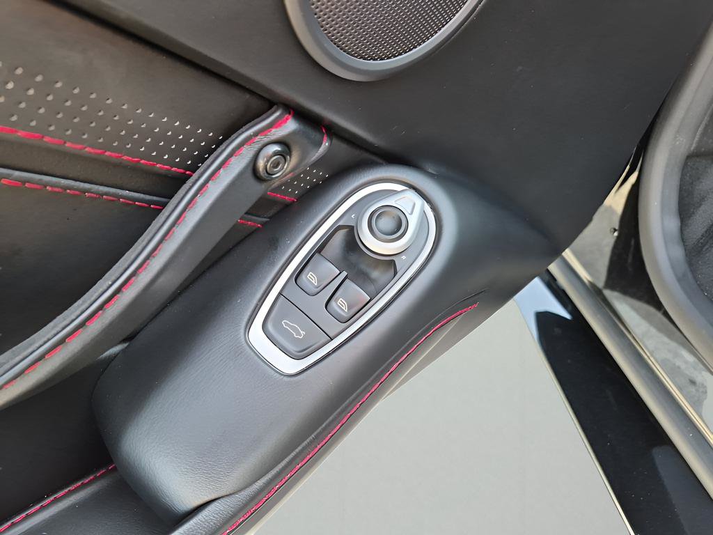 Used 2019 Aston Martin V8 Vantage Coupe image 19