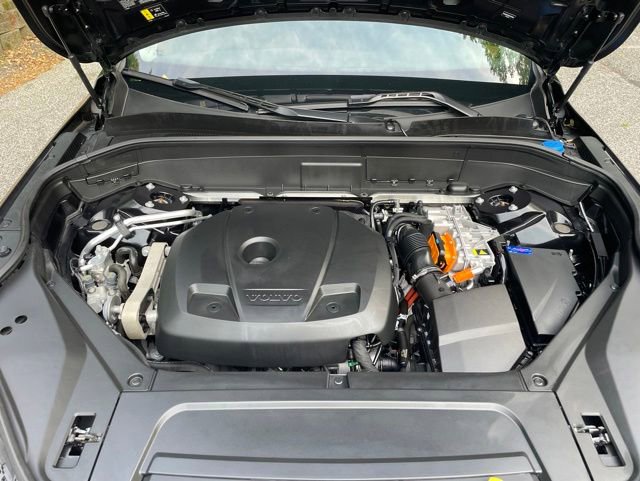 Certified 2025 Volvo XC90 T8 Plus AWD/4WD image 25