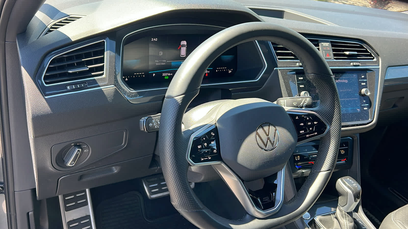 Certified 2023 Volkswagen Tiguan SE R-Line FWD image 10