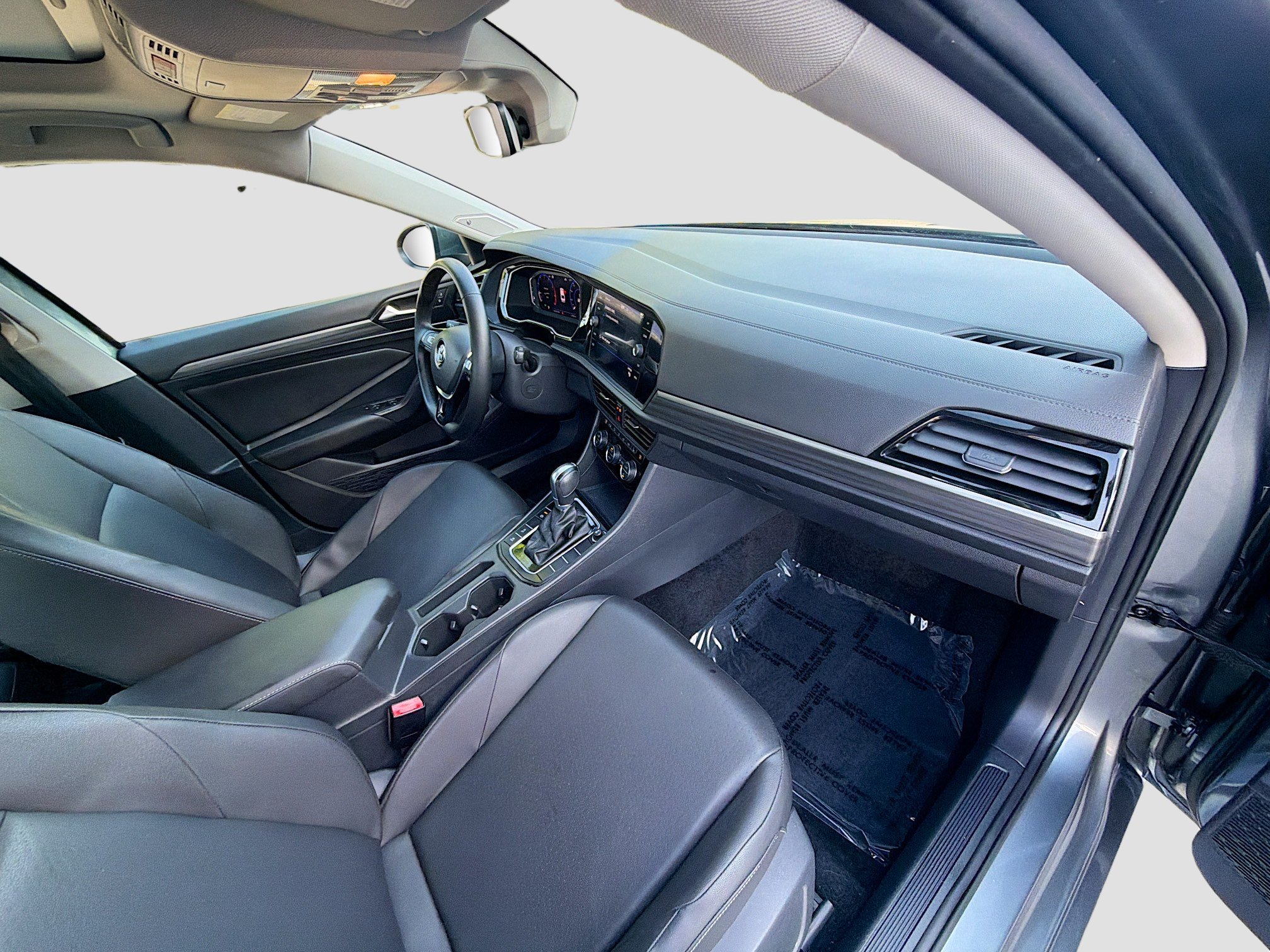 Used 2019 Volkswagen Jetta SEL w/ Cold Weather Package FWD image 30