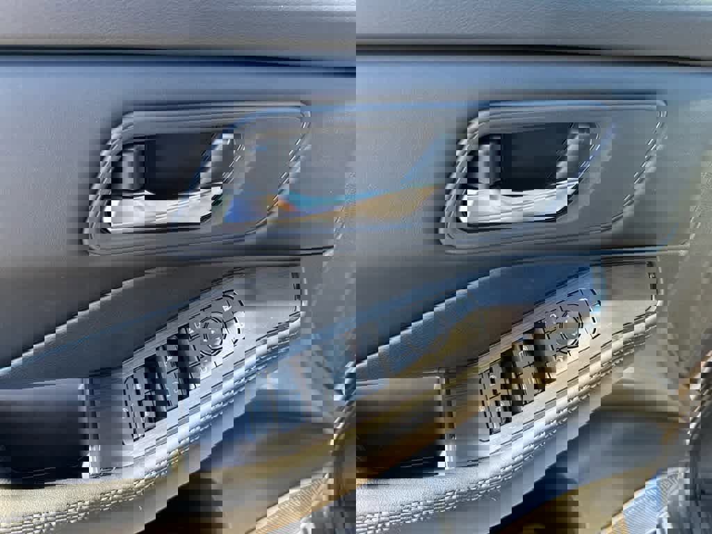 New 2026 Nissan Rogue SV image 10