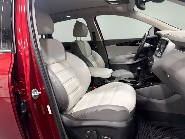Used 2019 Kia Sorento SX w/ SX Touring Package FWD image 17