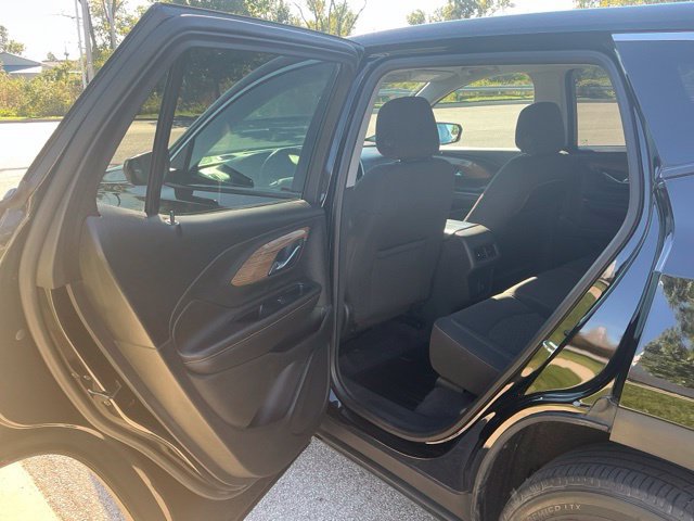 Used 2020 GMC Terrain SLE FWD image 16