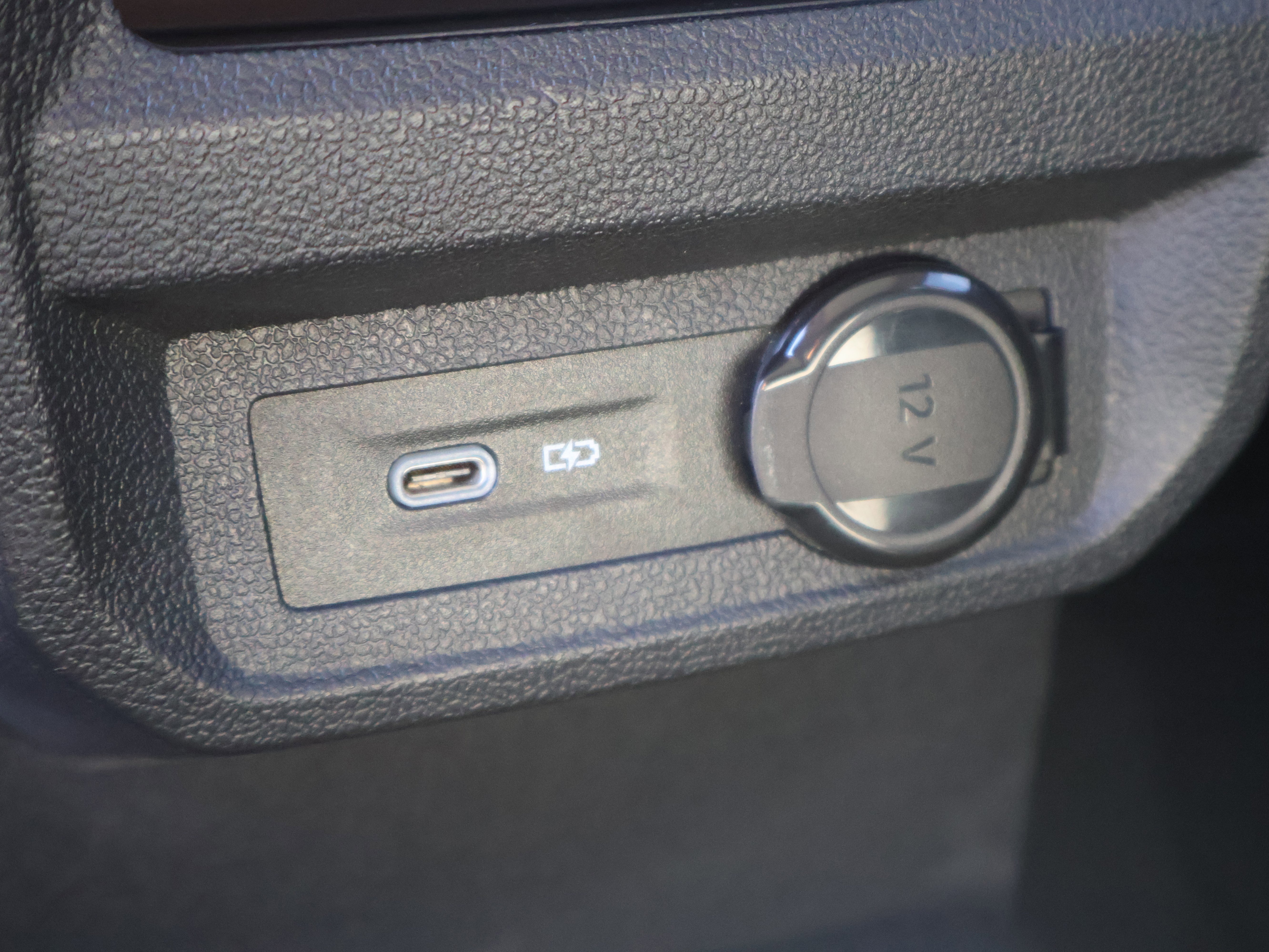 Used 2022 Volkswagen Tiguan SE w/ Panoramic Sunroof Package AWD/4WD image 19