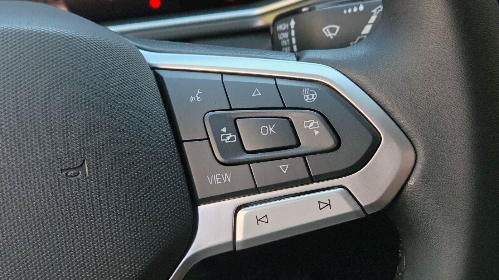 New 2027 Volkswagen Taos SE FWD image 27