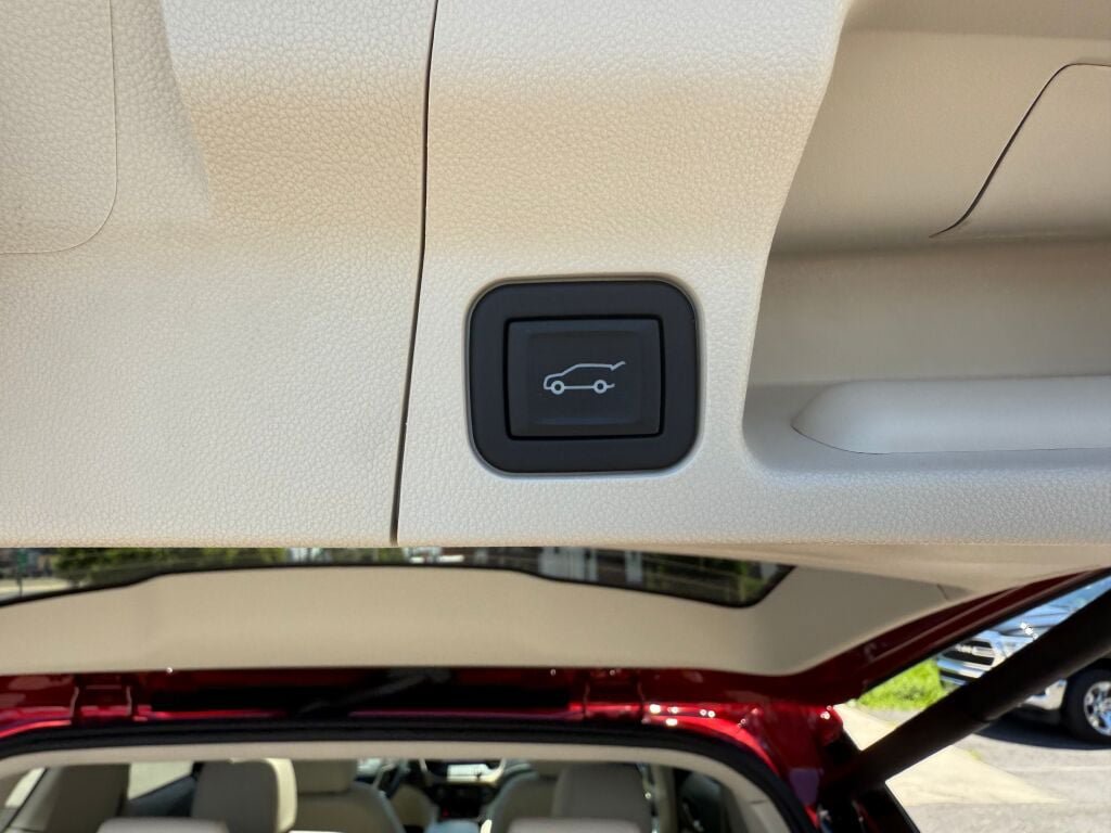 Used 2023 GMC Acadia Denali AWD/4WD image 36