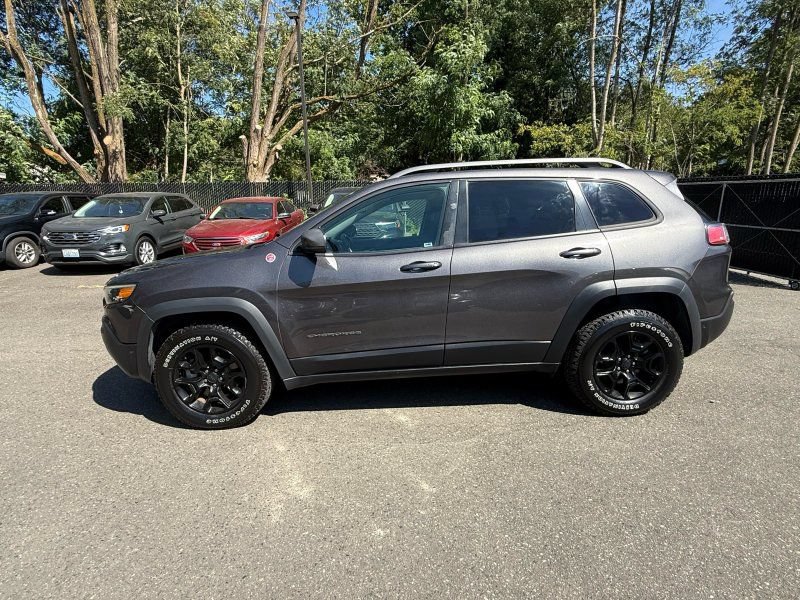 Used 2019 Jeep Cherokee Trailhawk AWD/4WD image 2