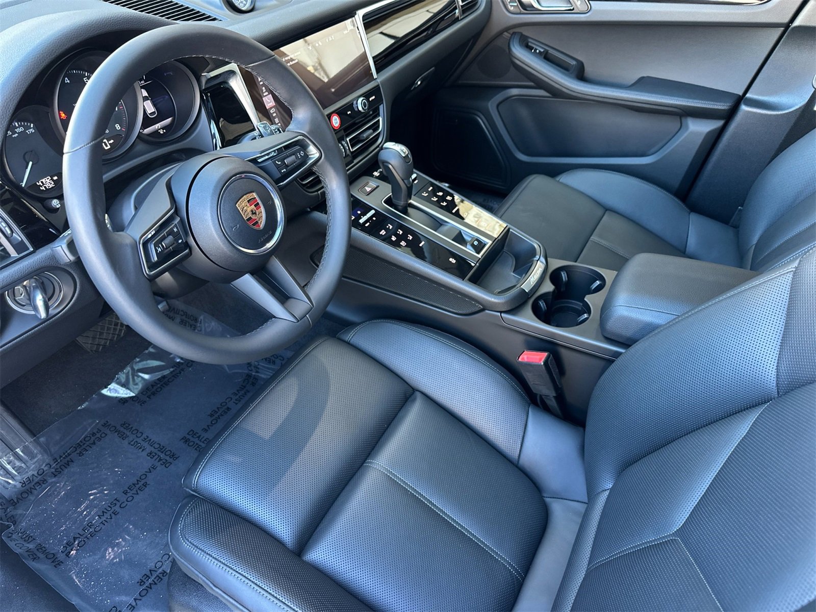 Used 2025 Porsche Macan image 4