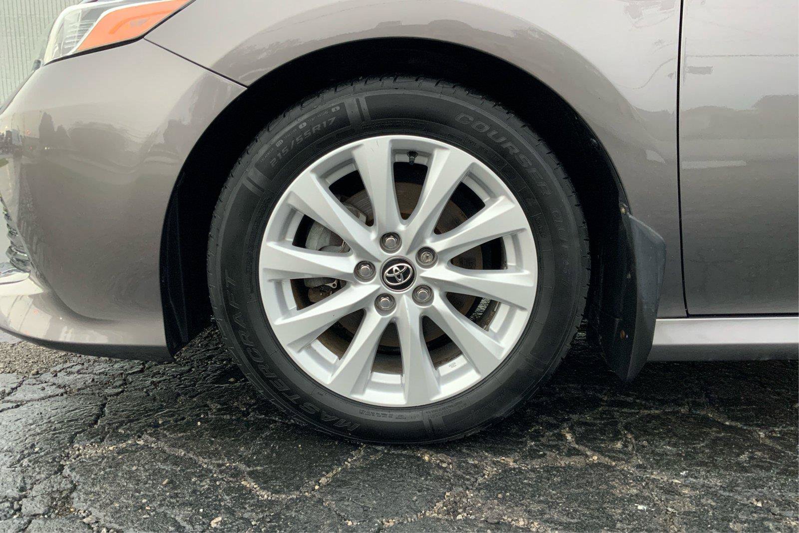 Used 2020 Toyota Camry LE FWD image 24