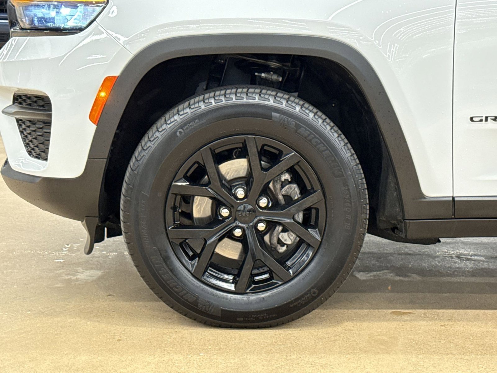 Used 2025 Jeep Grand Cherokee Altitude AWD/4WD image 13