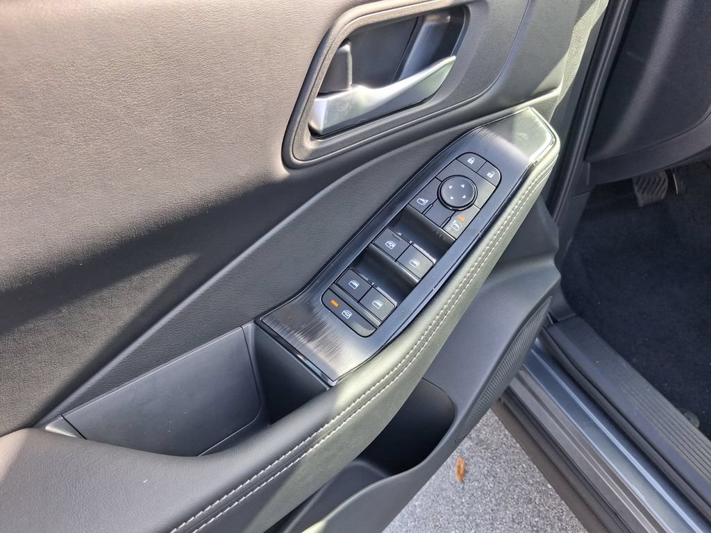 Used 2026 Nissan Rogue SV FWD image 16