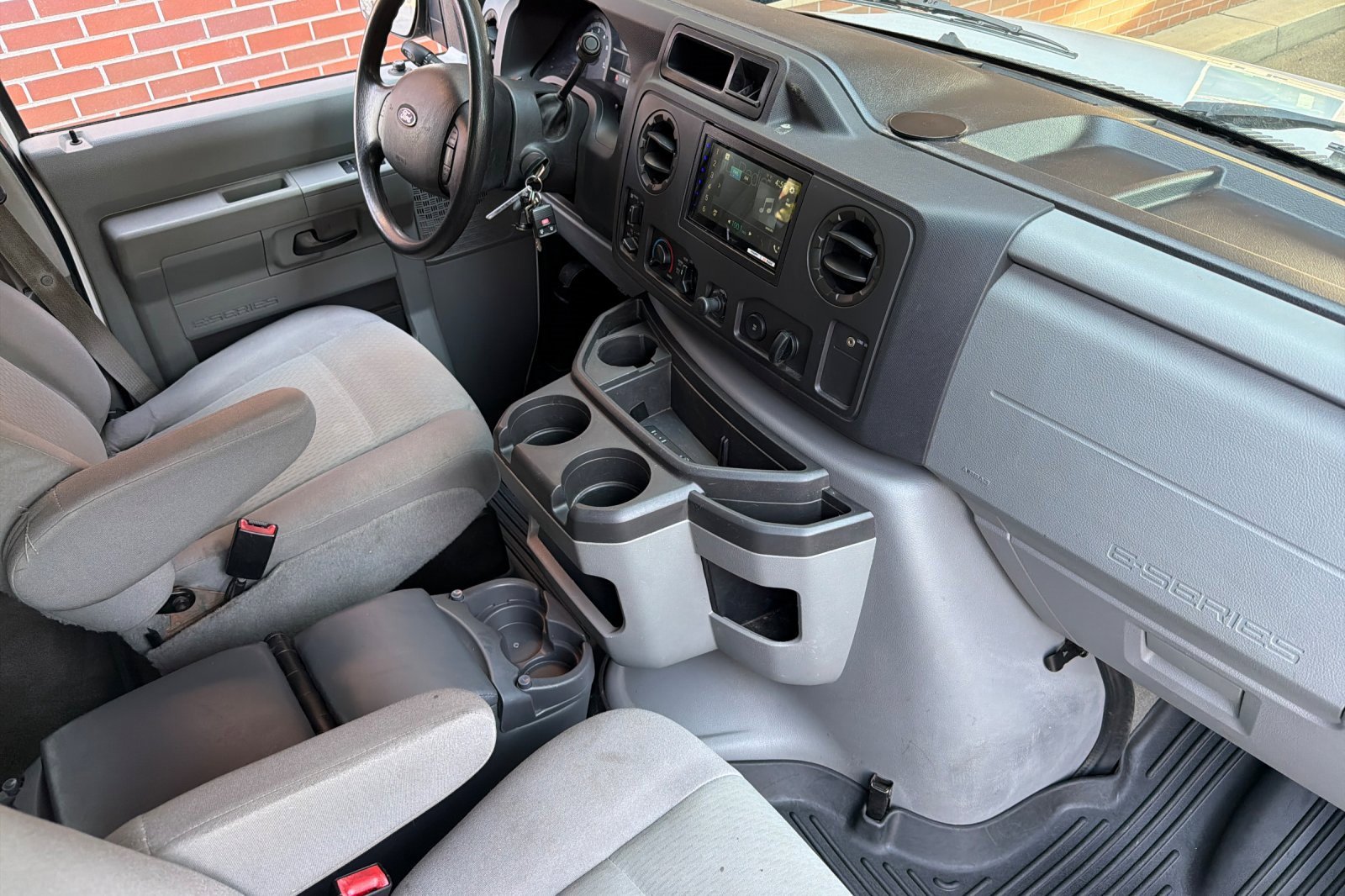 Used 2011 Ford E-350 and Econoline 350 XLT image 16