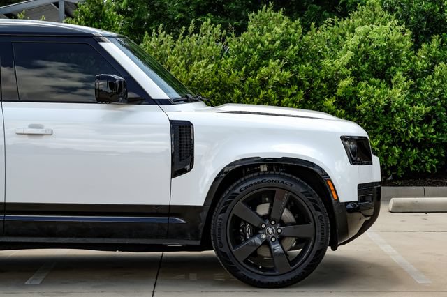 Used 2025 Land Rover Defender 110 V8 AWD/4WD image 9