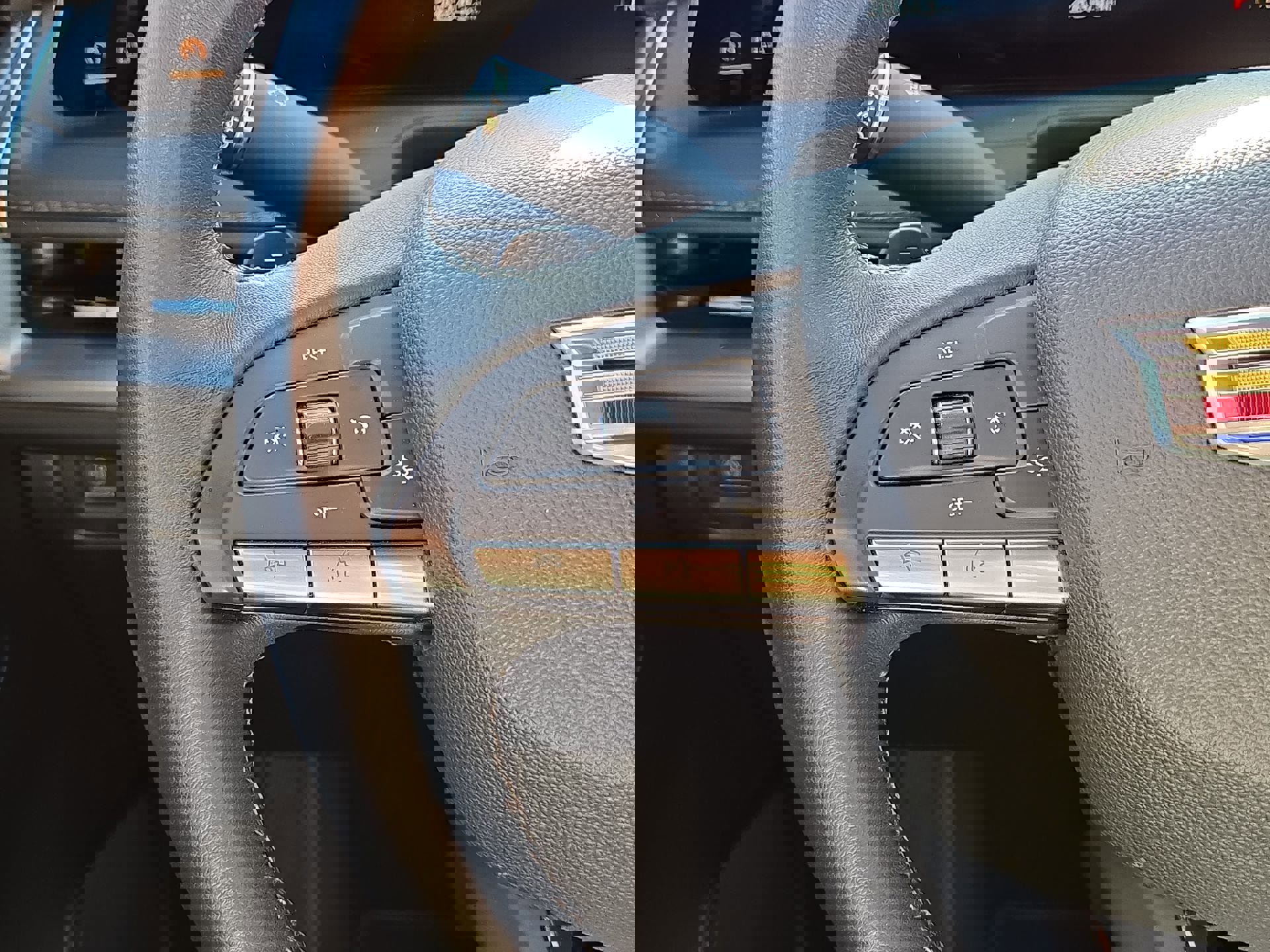 Used 2025 Cadillac XT4 Premium Luxury image 21