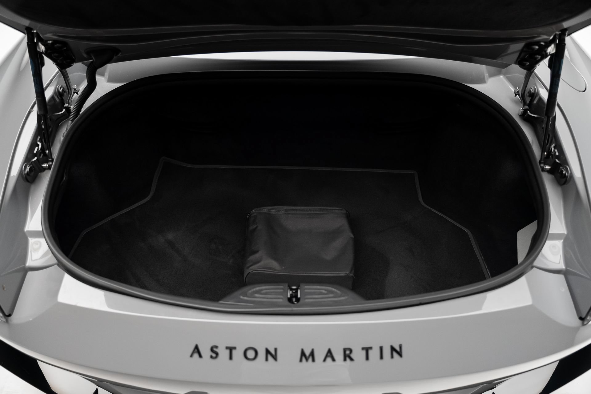Used 2023 Aston Martin V8 Vantage Roadster RWD image 66