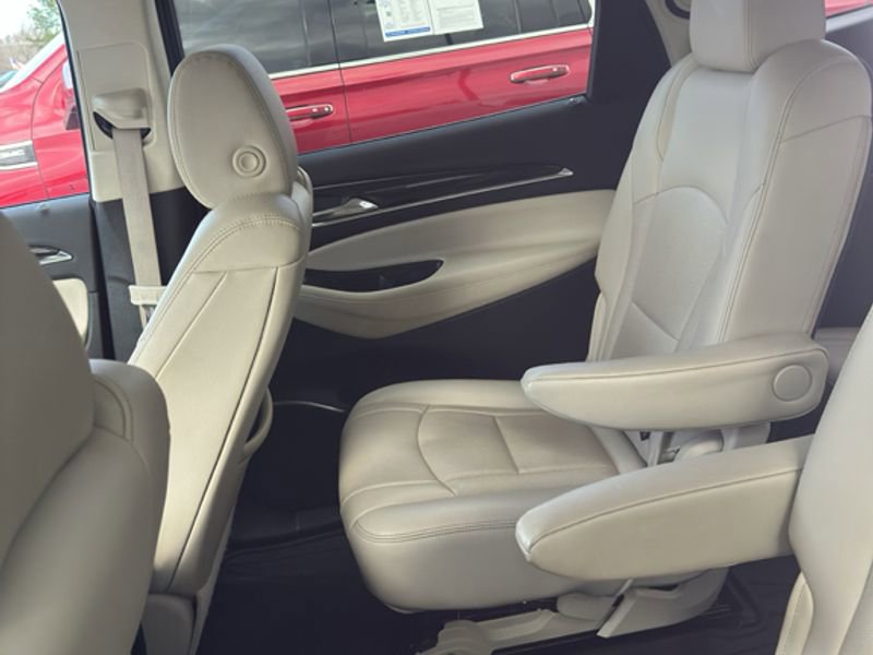 Used 2023 Buick Enclave Essence image 8