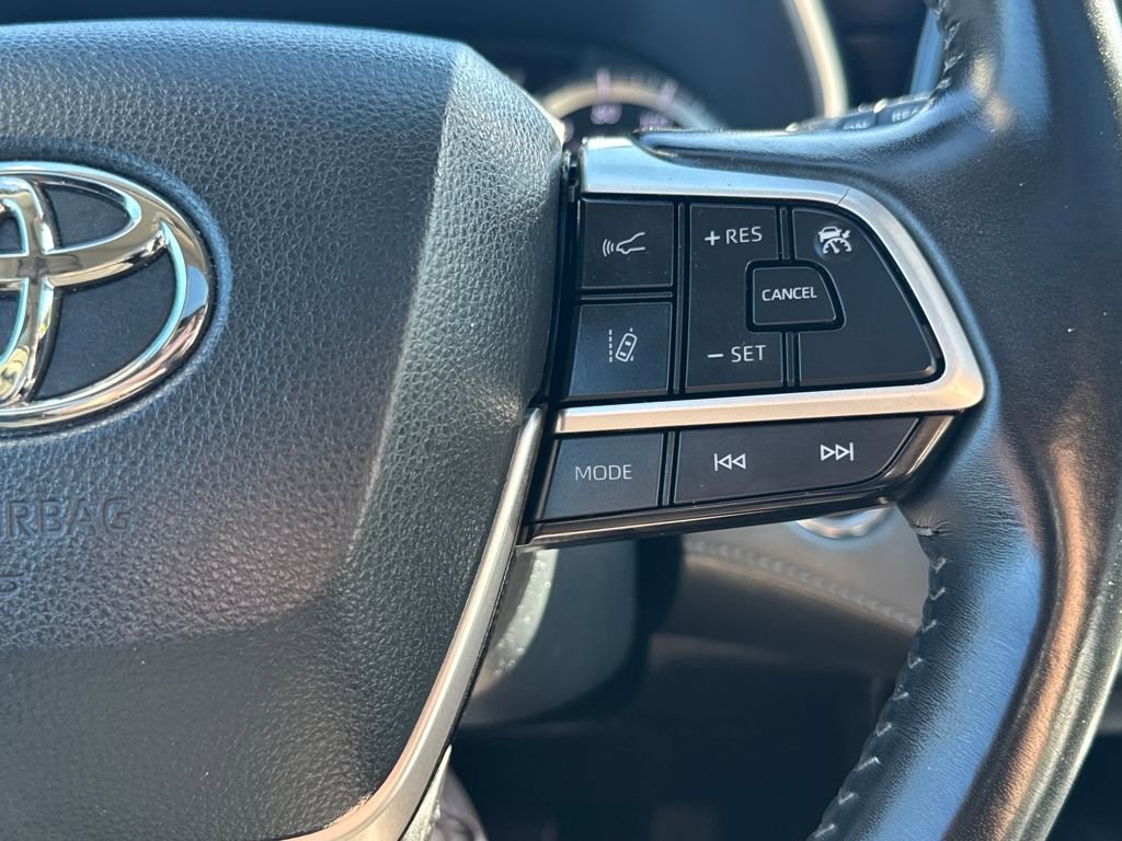 Used 2022 Toyota Highlander XLE image 22