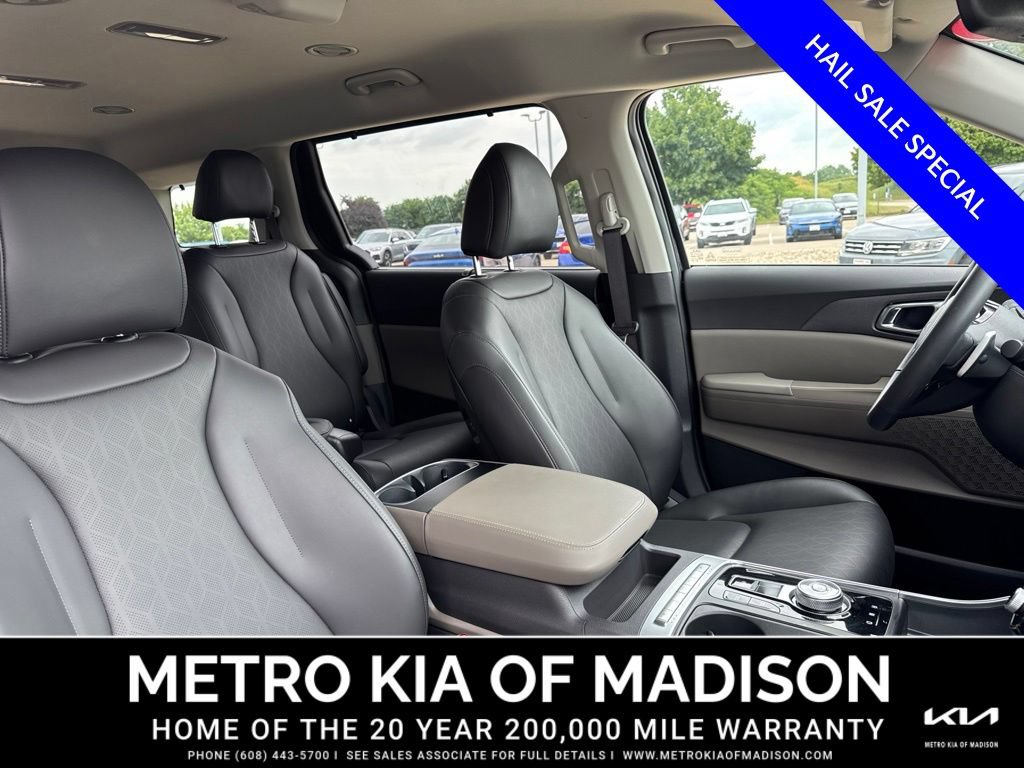 Used 2026 Kia Carnival EX FWD image 42