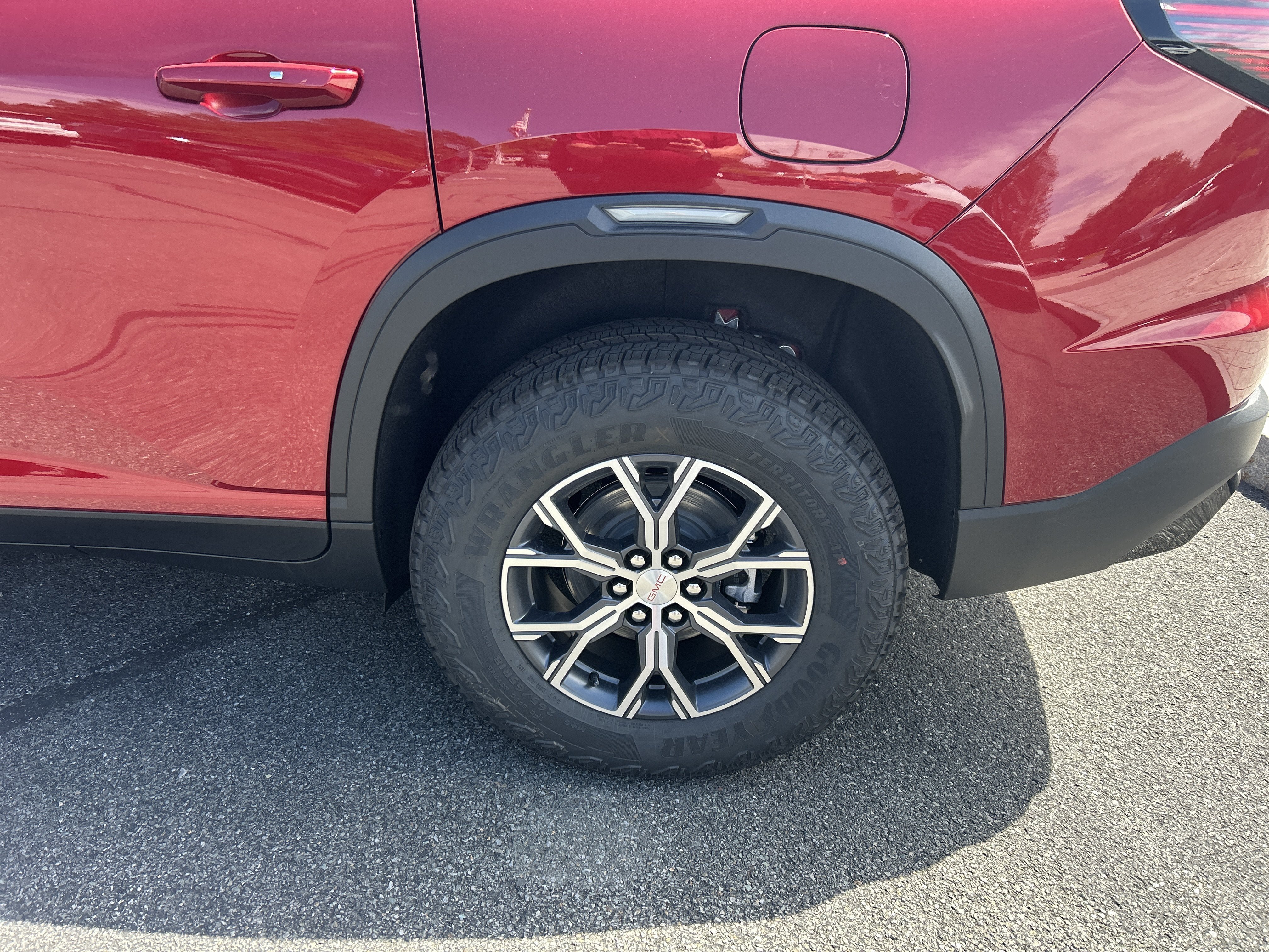 New 2026 GMC Acadia AT4 w/ Luxury Package AWD/4WD image 5