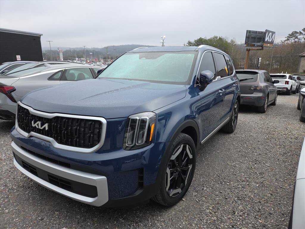 Used 2023 Kia Telluride EX w/ EX Captain's Chair Package