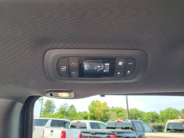 Used 2025 Chrysler Pacifica Limited FWD image 15