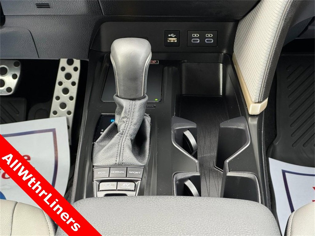 Used 2025 Toyota Camry SE image 14