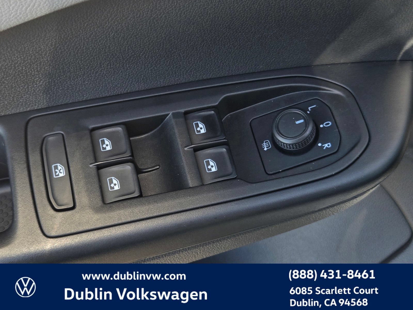 Certified 2023 Volkswagen Taos SE FWD image 11
