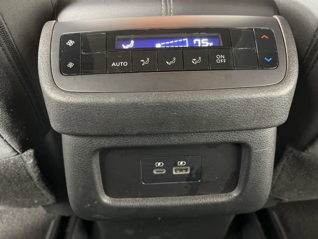 Used 2024 Nissan Pathfinder SV image 47