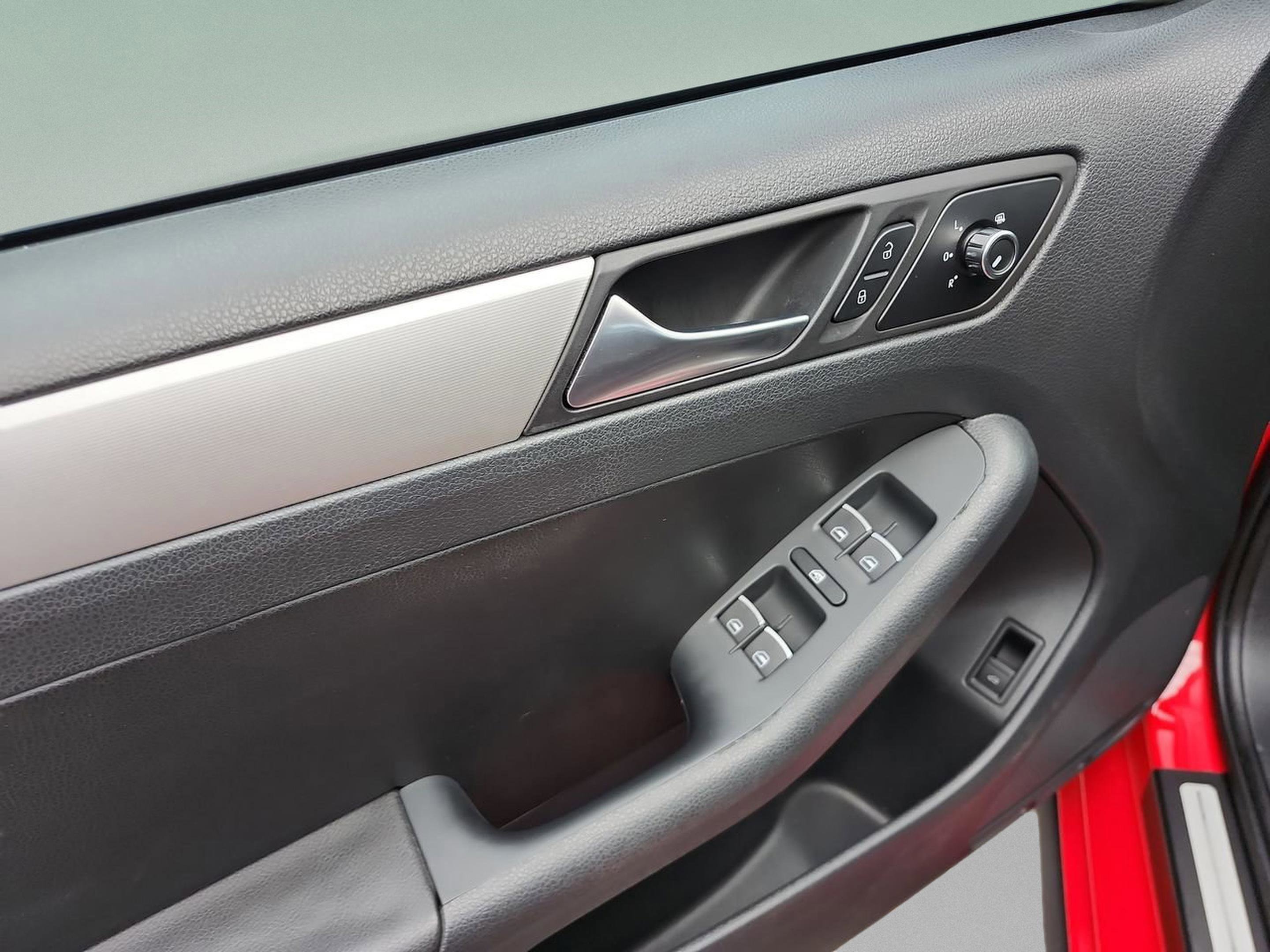 Used 2012 Volkswagen Jetta GLI image 16