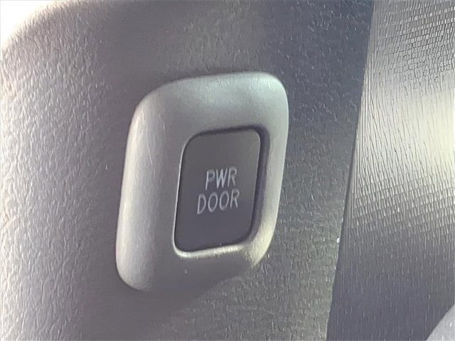 Used 2021 Toyota Sienna XLE image 29