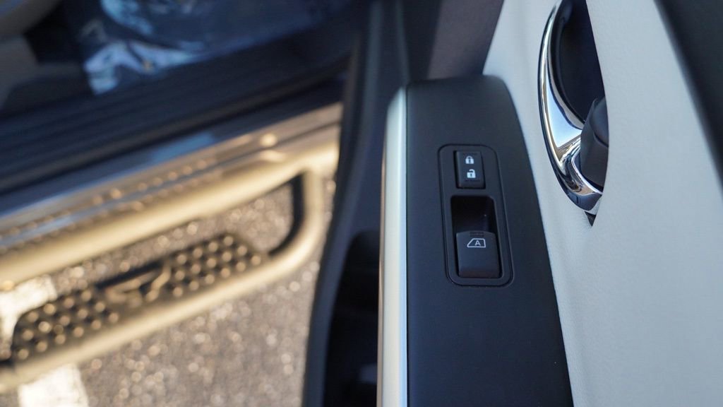 Used 2024 Nissan Titan SV w/ SV Convenience Package image 24