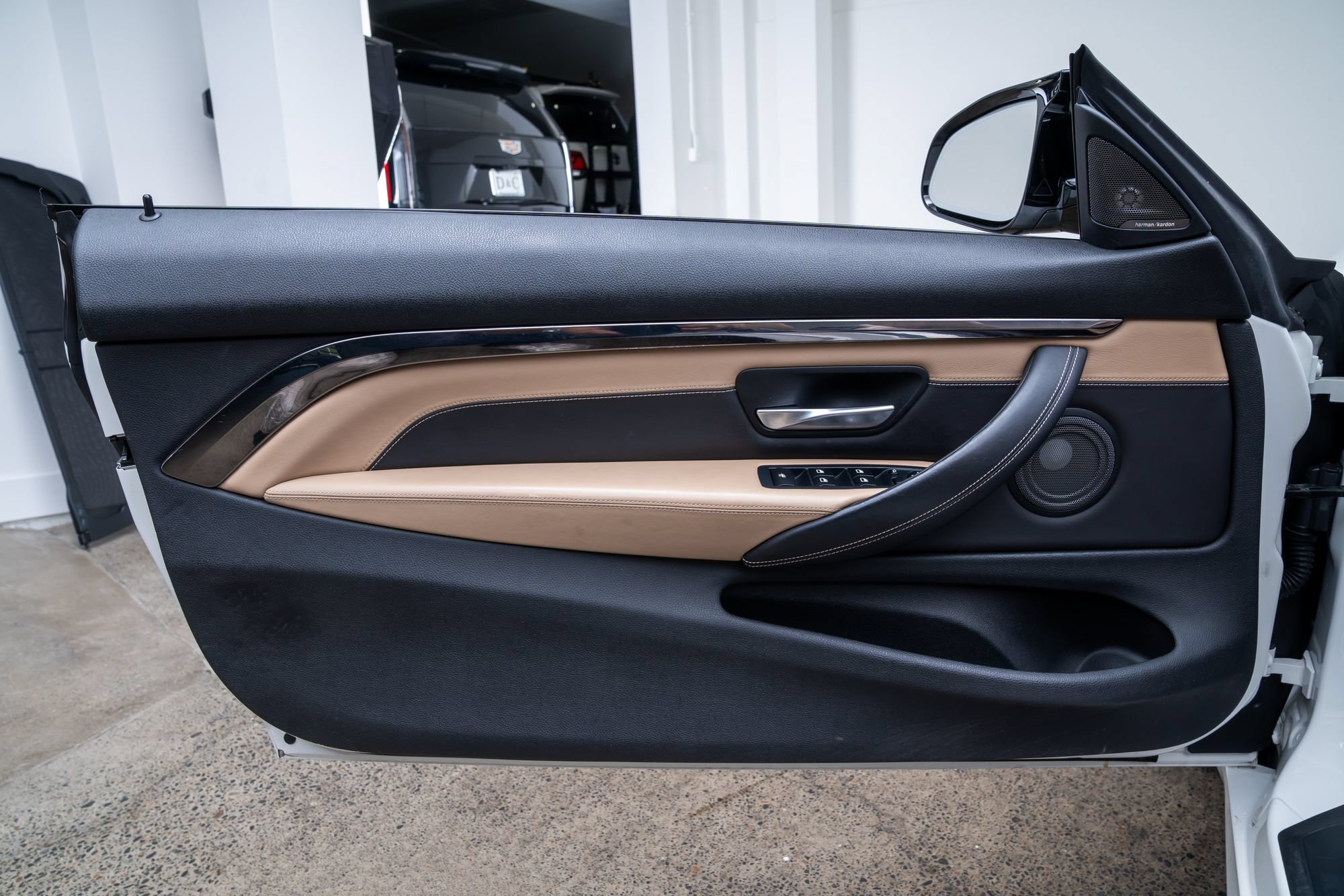Used 2016 BMW M4 Convertible RWD image 21