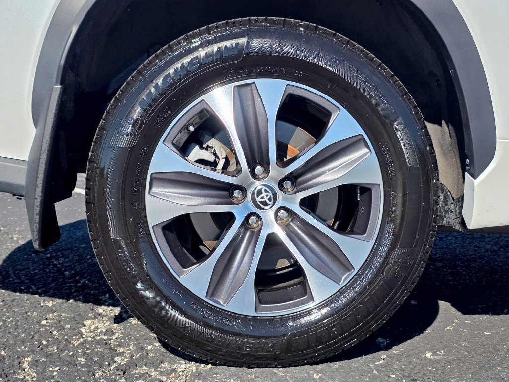 Used 2022 Toyota Highlander XLE AWD/4WD image 8