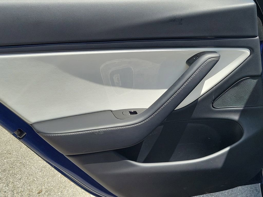 Used 2020 Tesla Model 3 Standard Range Plus image 14