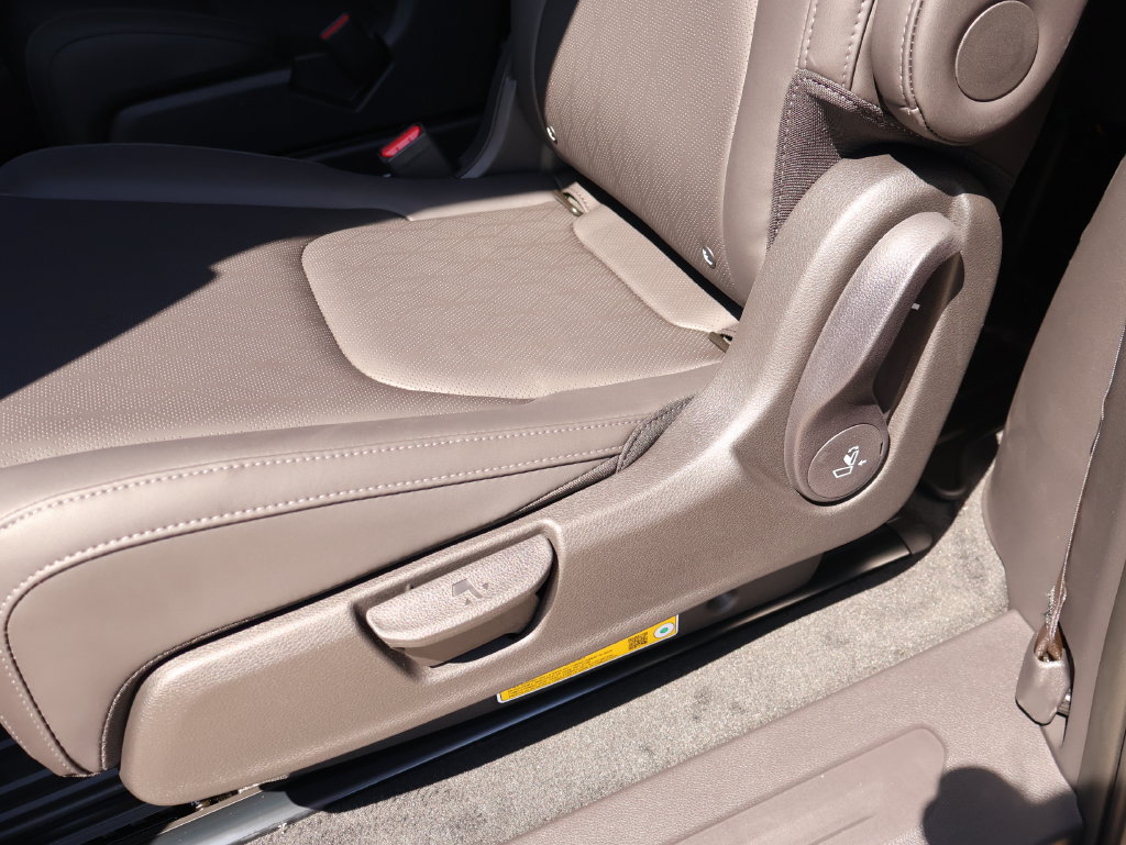 New 2027 Kia Carnival SX w/ Dark Edition Package FWD image 15