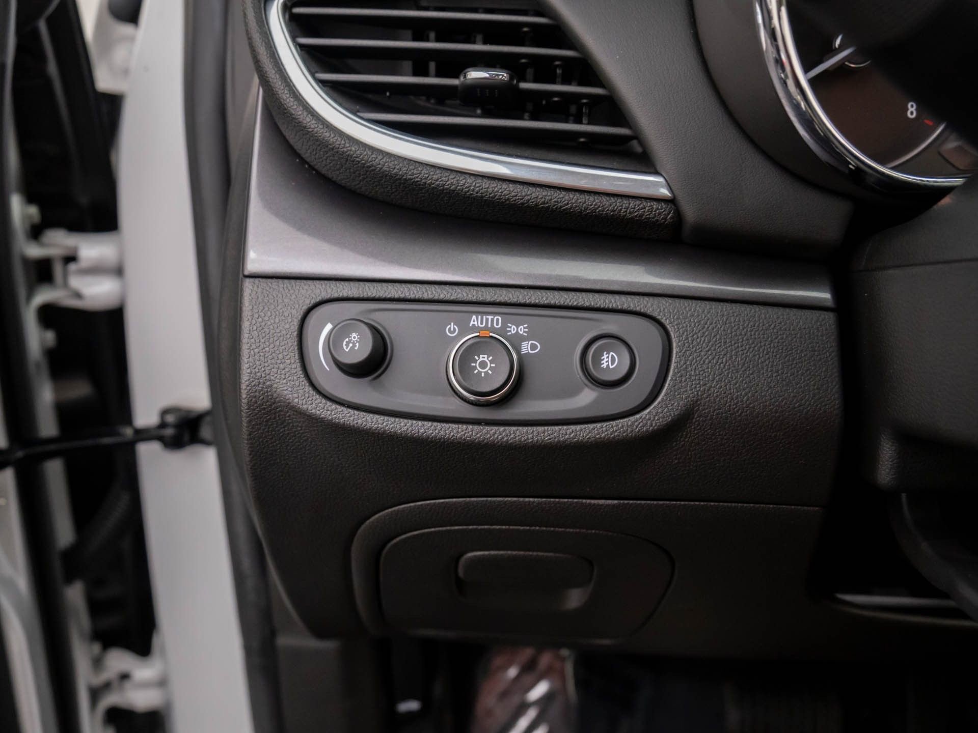 Used 2019 Buick Encore Essence image 18