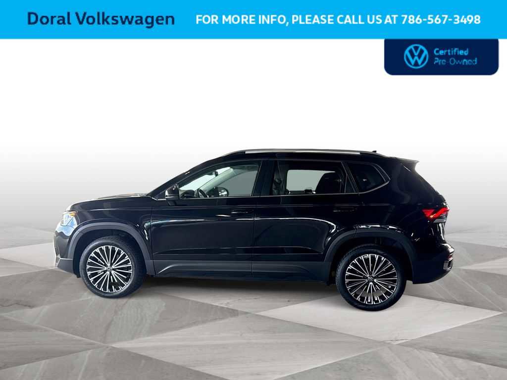 Used 2025 Volkswagen Taos SE FWD image 5