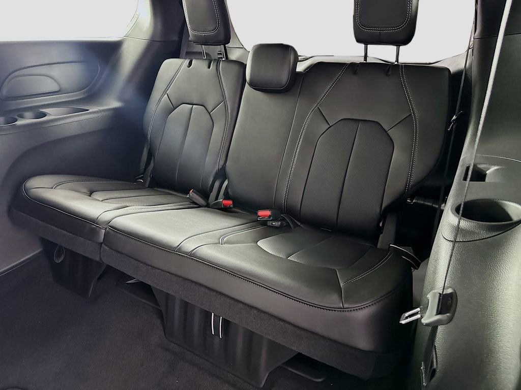 New 2026 Chrysler Pacifica Select image 13