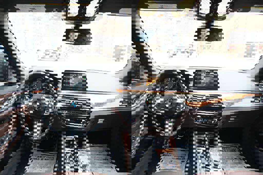 Used 2019 BMW 540i xDrive w/ M Sport Package image 27