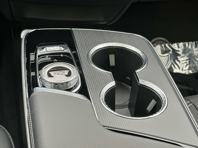 Certified 2025 Cadillac Lyriq Luxury AWD/4WD image 5