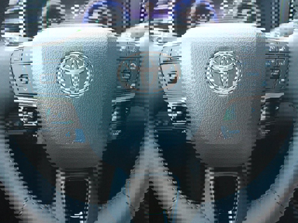 Used 2025 Toyota Camry XSE w/ Premium Package image 17