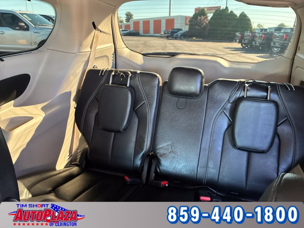 Used 2022 Chrysler Pacifica Touring-L FWD image 13