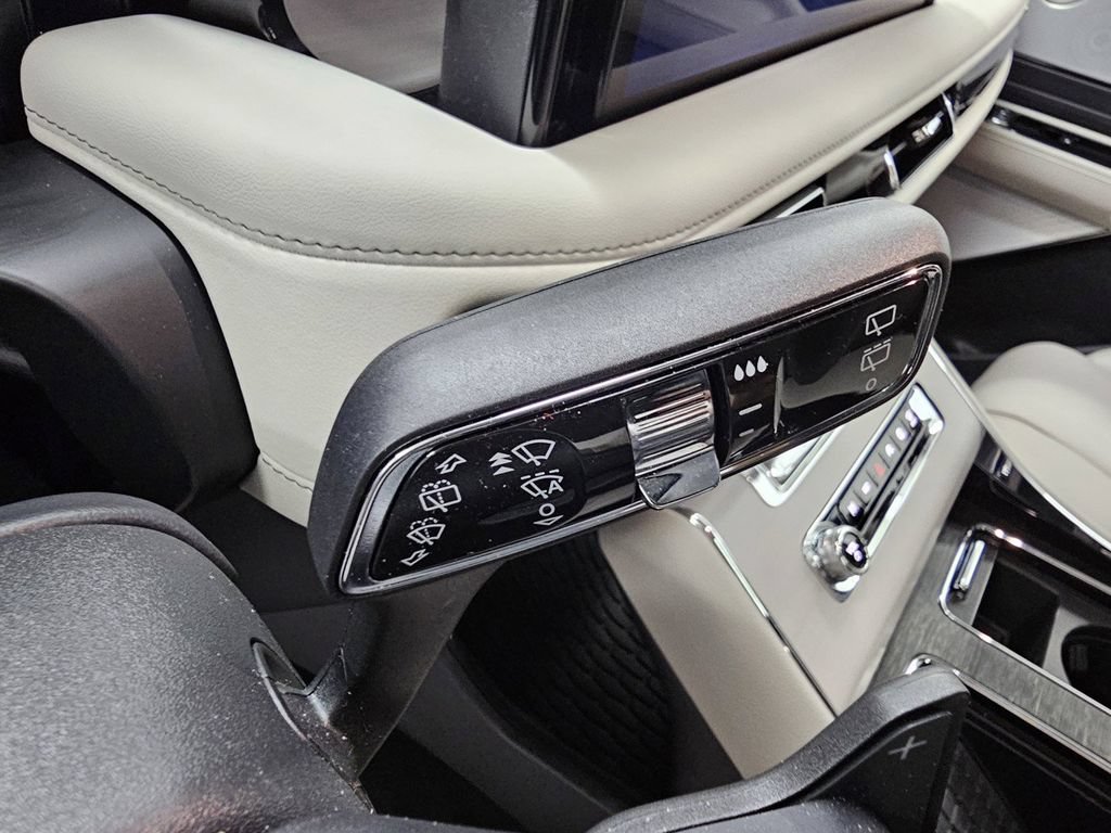 Used 2026 Lincoln Aviator Reserve AWD/4WD image 33