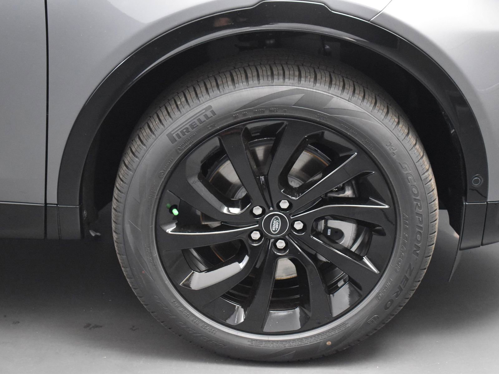 New 2024 Land Rover Discovery Sport Dynamic SE image 11